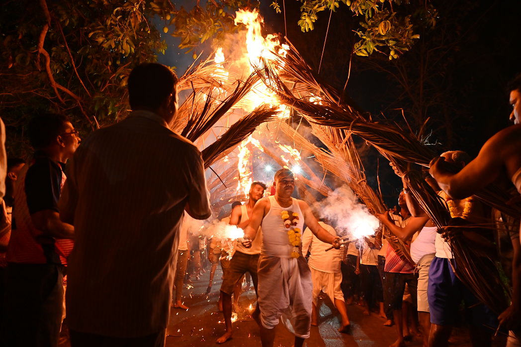 festivals of goa holi fire